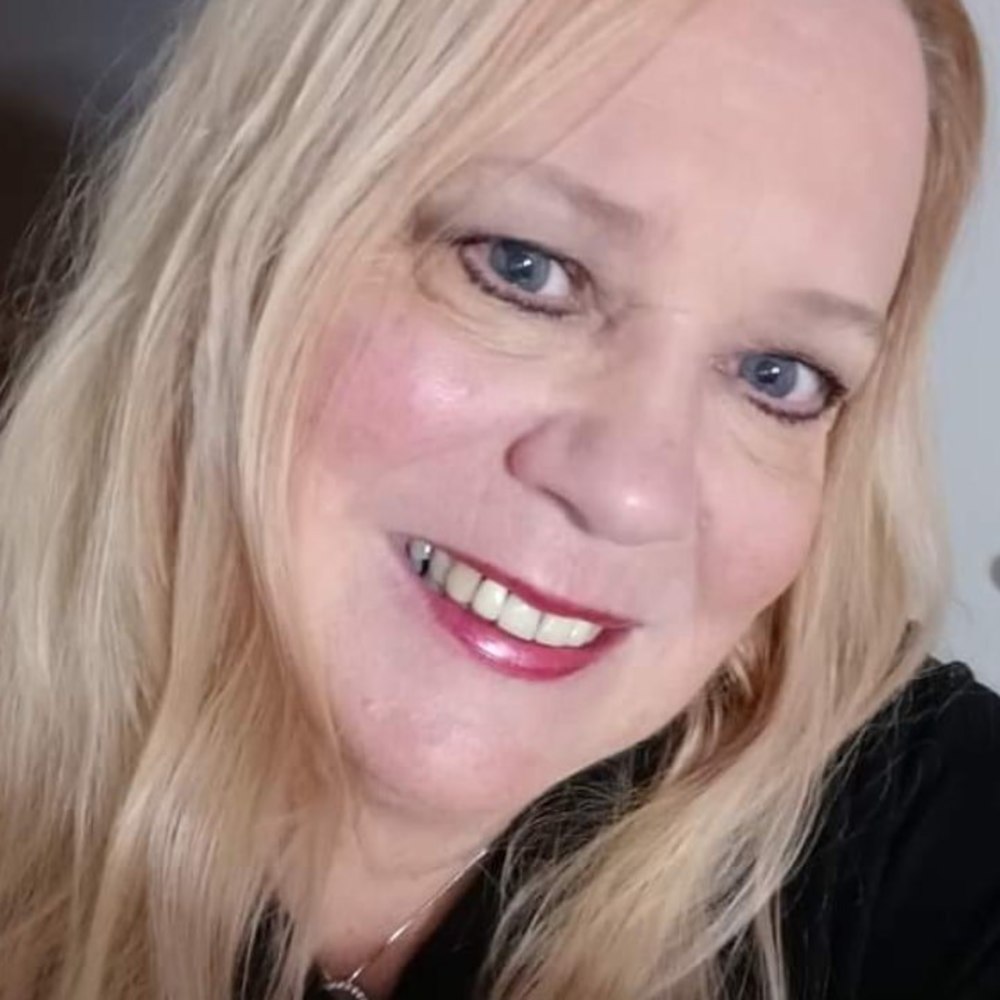 Meet your Posher, Esh